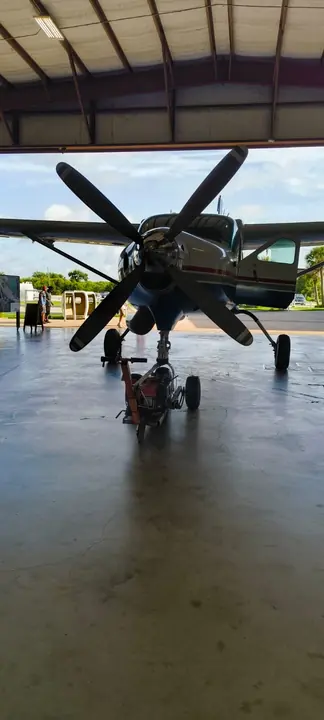 Ground: Jump plane in the hangar